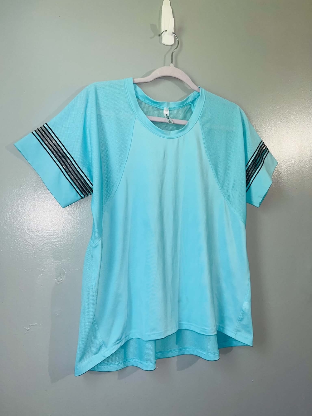 MT Aqua Short Sleeve Tee with Black Stripe Detail